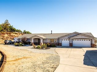 6715 Landover Rd, Oak Hills, CA 92344