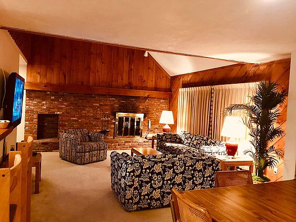 open living area, middle fl