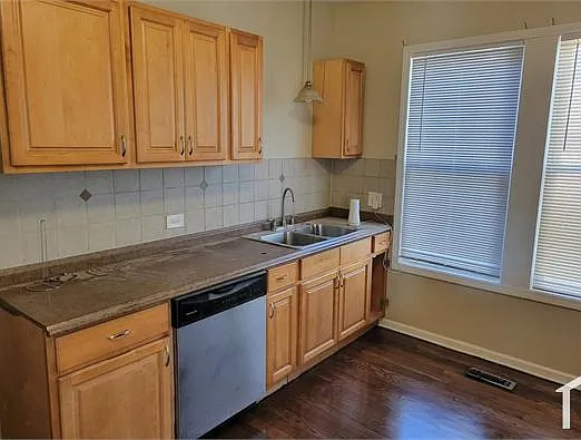 311 W 107th Pl — Photo 8