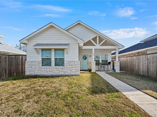 702 S Main St, McGregor, TX 76657