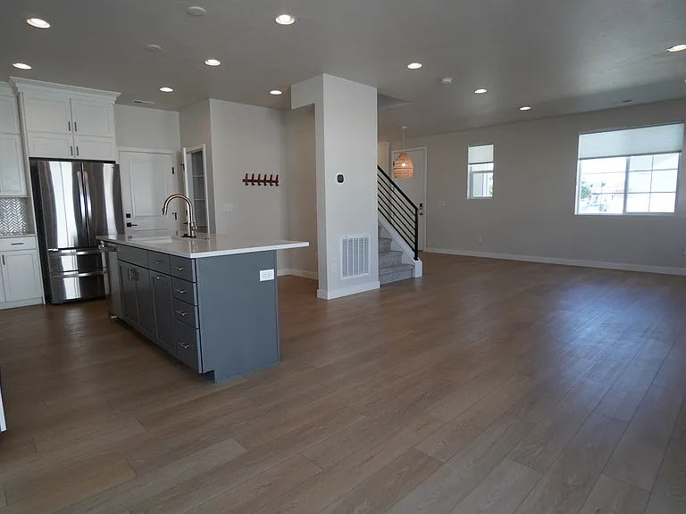 2143 W Natalie Ave — Photo 7