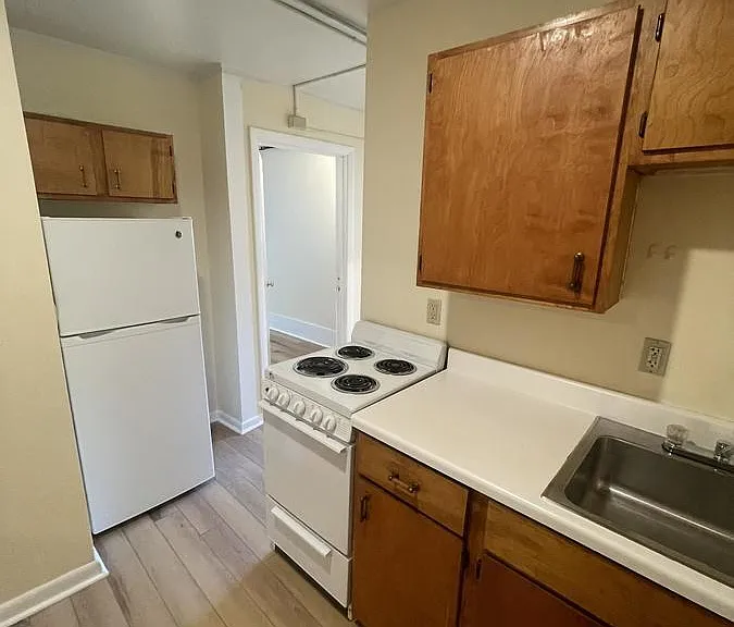 14 1/2 N Winooski Ave #15 — Photo 6