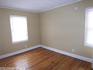 5th image of 411 Boyd St