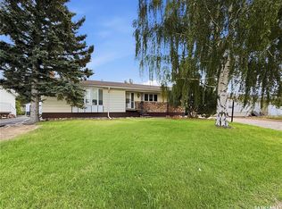 512 1st St N, Cabri, SK S0N0J0