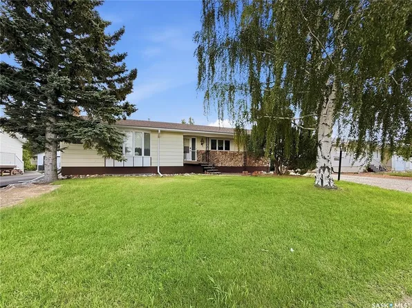 512 1st STREET N, Cabri, SK S0N 0J0