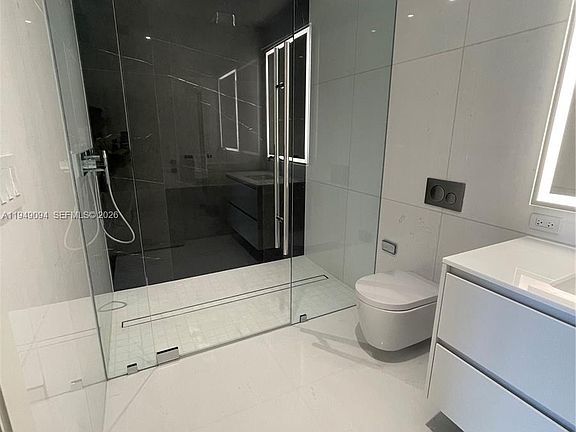 4th image of 300 Biscayne Boulevard Way Unit 2308W