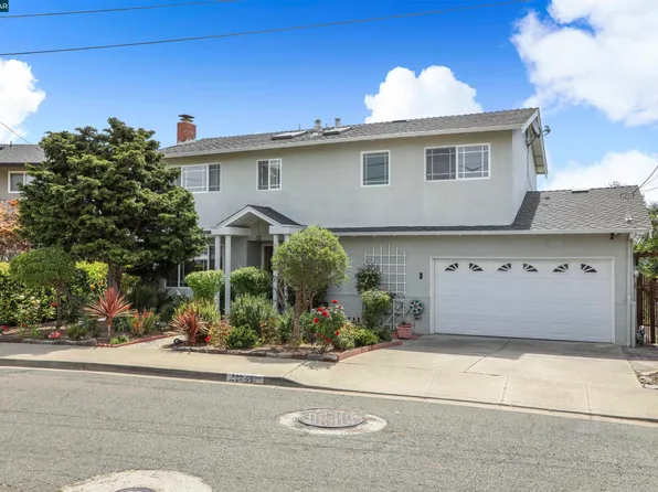 2068 Costa Ct, Pinole, CA 94564