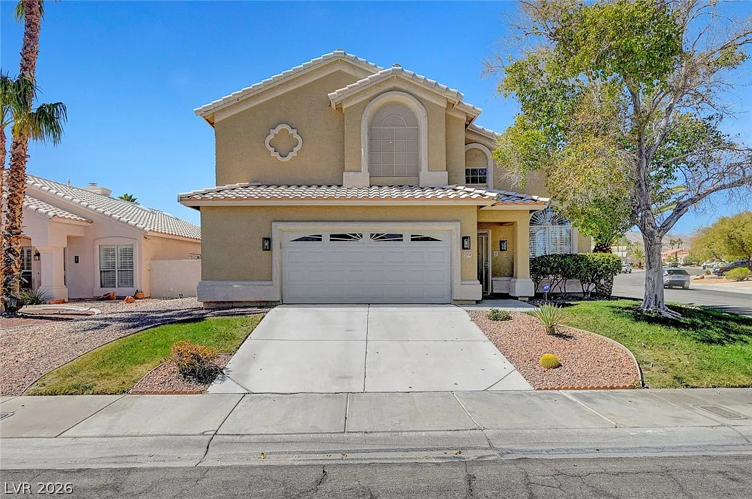 3 bed, 2.5 bath, 2104 sqft, $3,295 — Photo 2