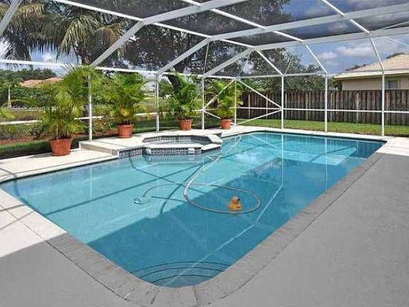 SCREENED POOL