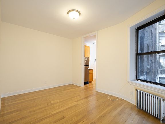2nd image of 209 W 13th St #3