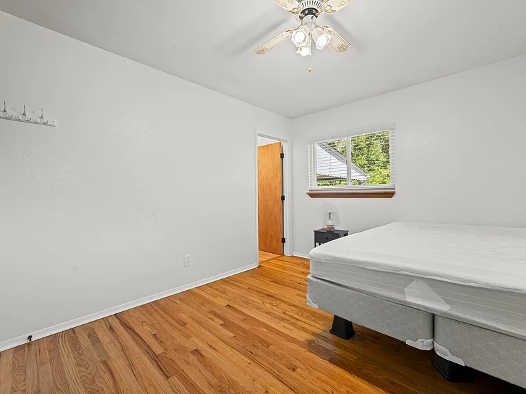 Upstairs bedroom 2 (master)