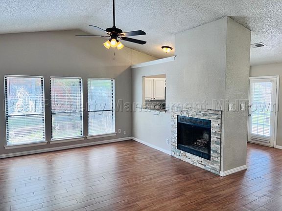 4th image of 6102 Bay Hill Dr