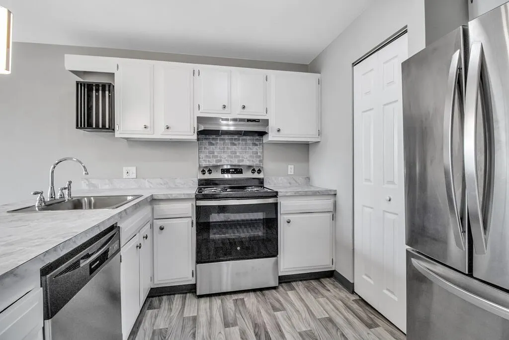 Porter Manor — Photo 1