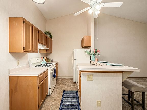 3rd image of 2404 Royal Meadow Ln