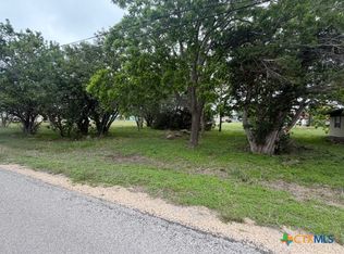 106 S Main St, Seadrift, TX 77983