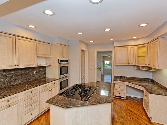 5th image of 122 Orlando Ave