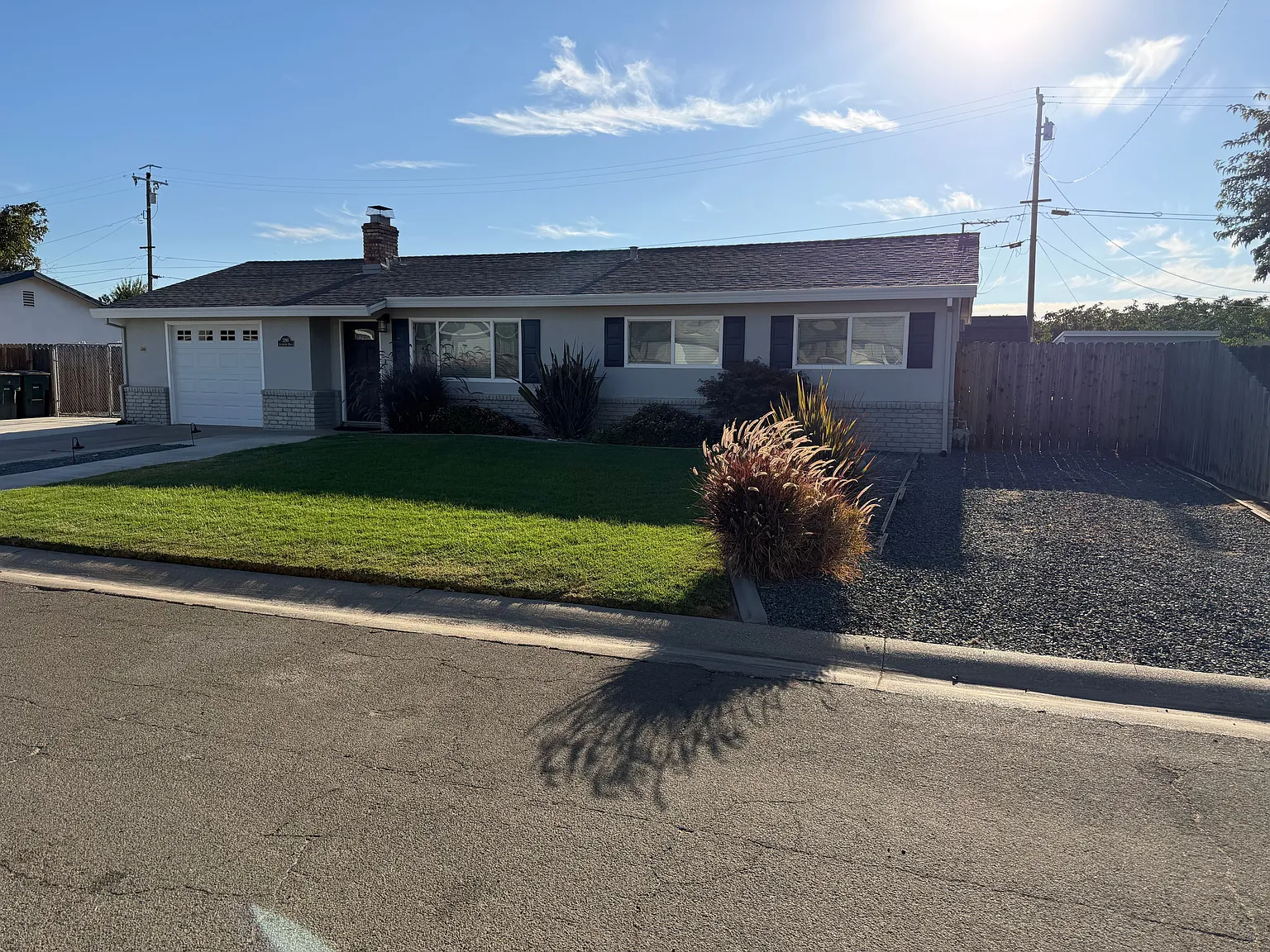 3 bed, 1.0 bath, 900 sqft, $2,200 — Photo 3
