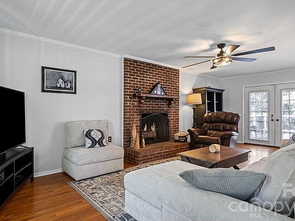 5th image of 1212 Ashford St