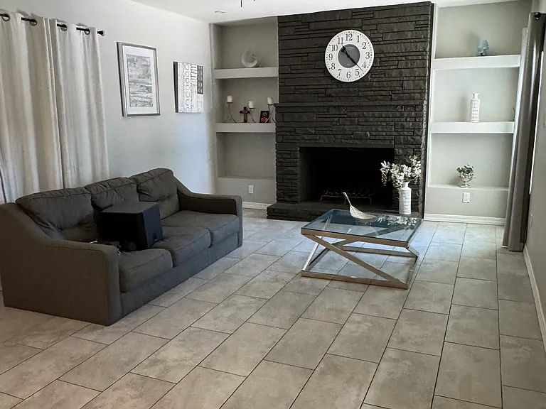 301 E Verde Ln — Photo 4