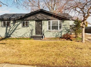 904 Oakview Dr, Saginaw, MI 48604