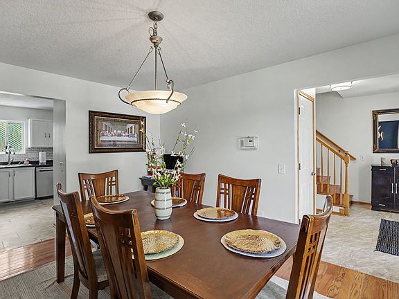 5th image of 2405 E Luster Ln