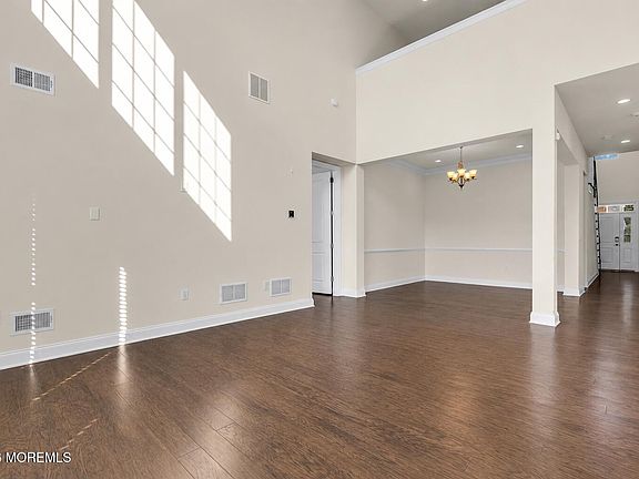 5th image of 27 Flagstone Court