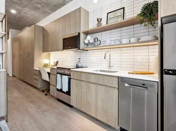 226 W Chicago Ave #1501, Chicago, IL 60654