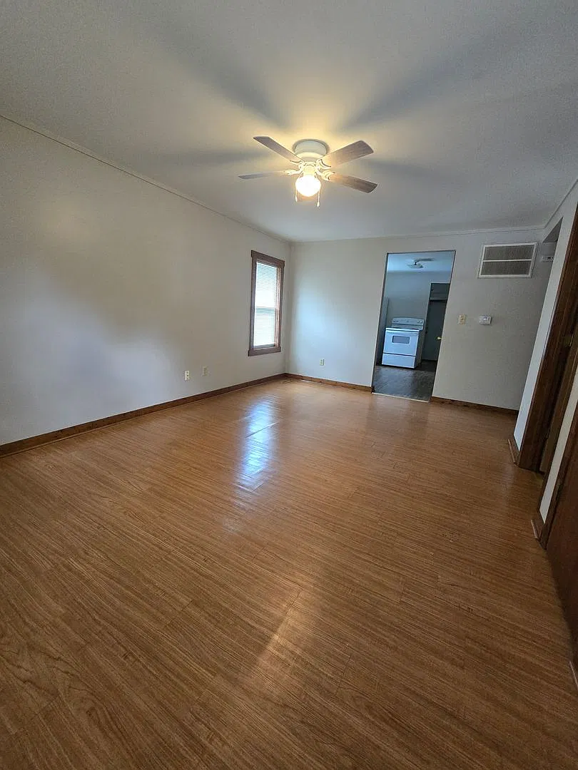 2 bedroom 1 bathroom — Photo 2