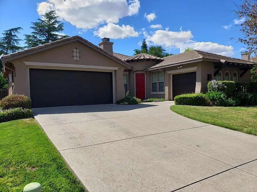 250 Woodhaven Pl photo 1
