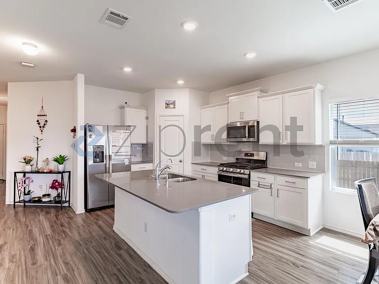 1600 Cobblecrest Ln — Photo 4