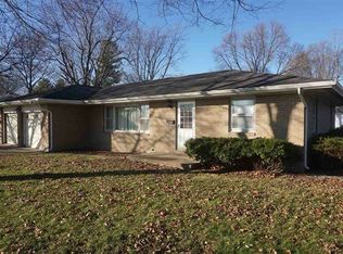 450 Mayfair Dr, Lincoln, IL 62656