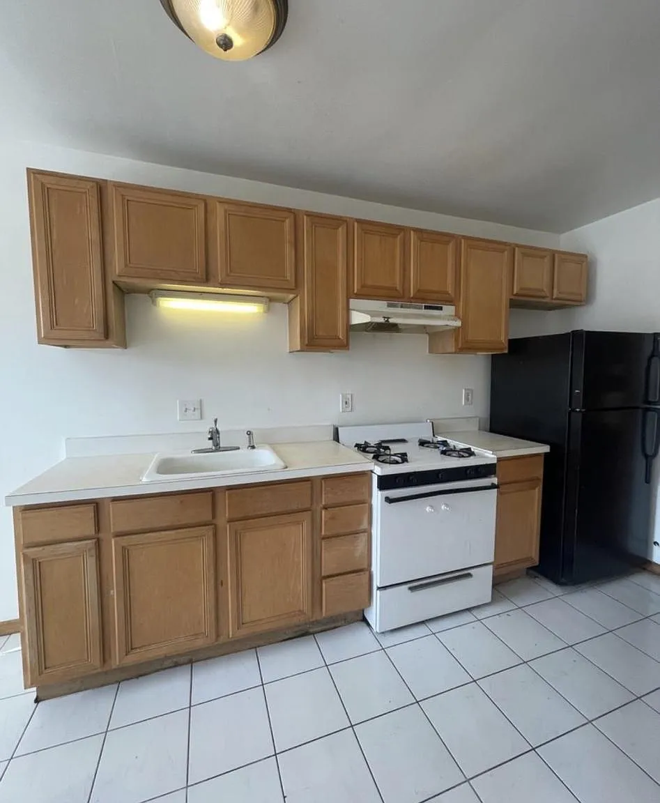 4024 West Montrose Avenue #2 — Photo 1