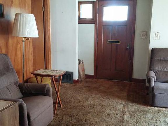 5th image of 118 S Superior St