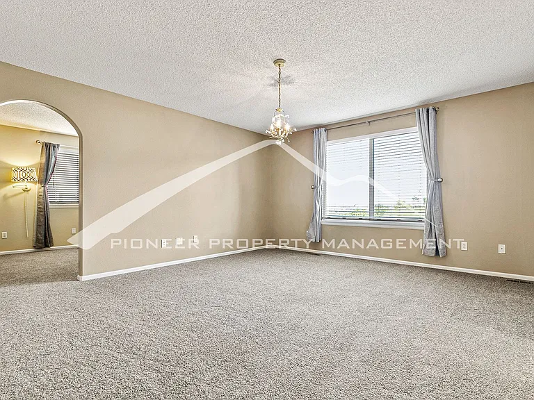 3160 E Yarrow Cir — Photo 8
