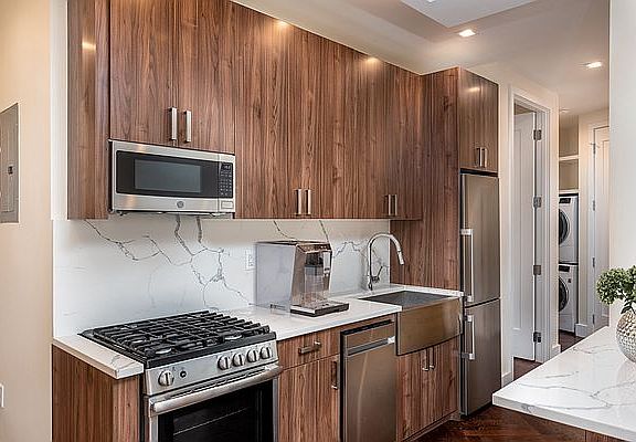 2nd image of 921 Washington Ave #748