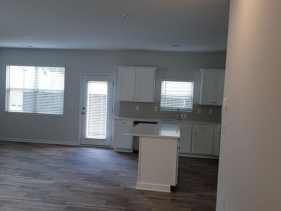 5th image of 7 Wesley Way S