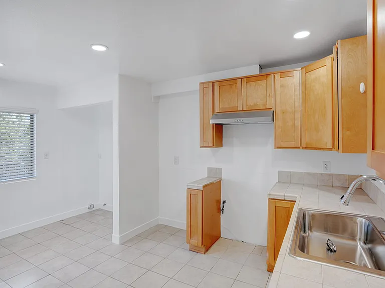 453 Ivy St — Photo 10