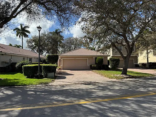 4925 NW 54th Ave Photo 1