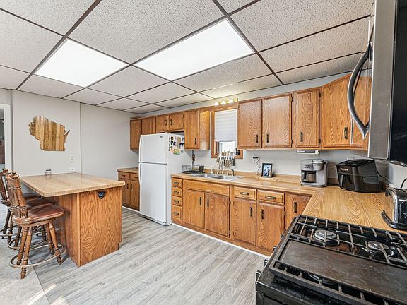 4th image of 708 2nd Ave W