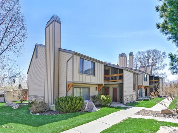 1637 Village Round Dr APT 8, Park City, UT 84098