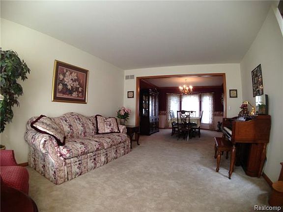 5th image of 3075 Chinaberry Ct