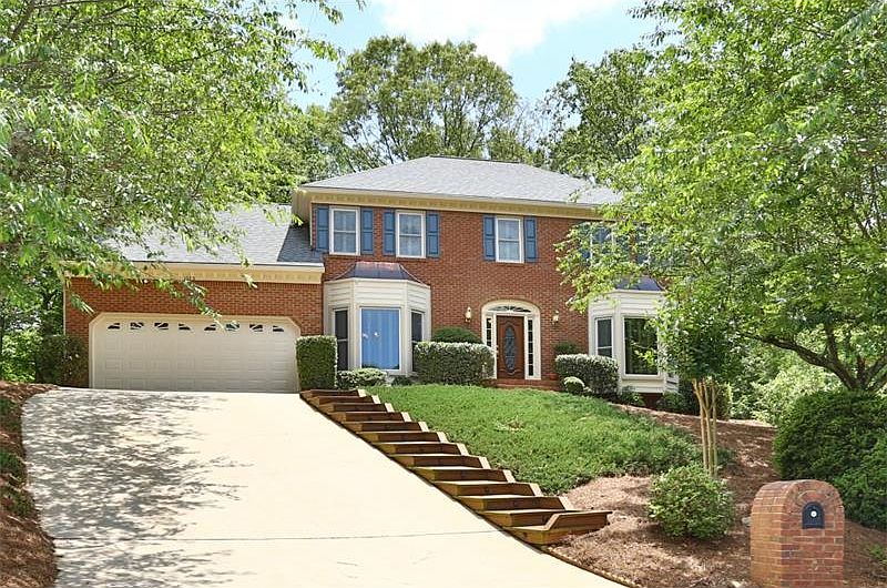 1st image of 1035 Summer Oaks Close