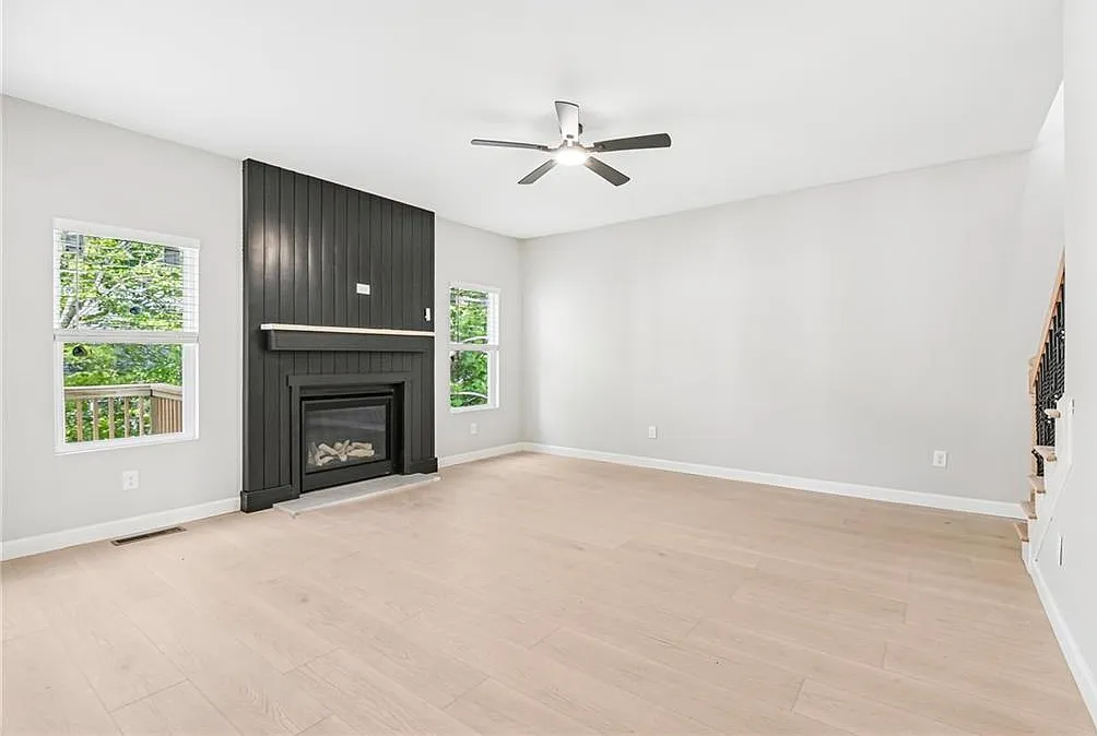 4 bed, 3.5 bath, 2730 sqft, $2,650 — Photo 4