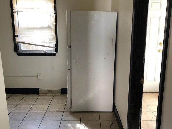 5th image of 122 W Loudon St