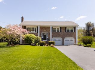 44 Edgewood Rd, Southborough, MA 01772