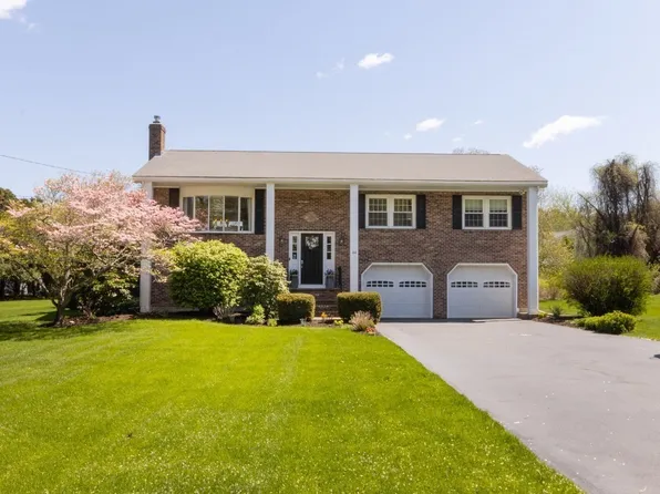 44 Edgewood Rd, Southborough, MA 01772