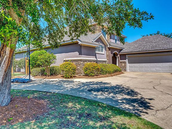 3rd image of 8718 Carillion Pl