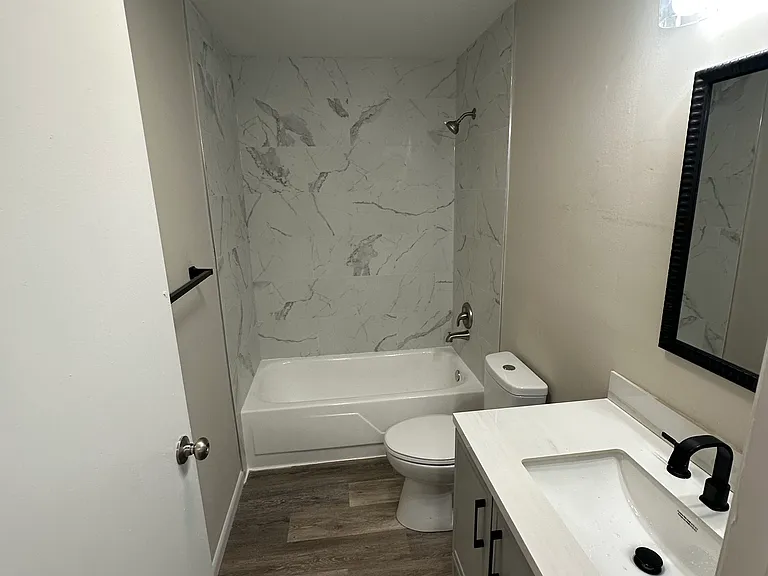 325 S Highland Ave — Photo 2