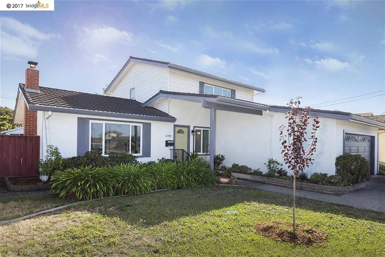 2390 Driftwood Way photo 1