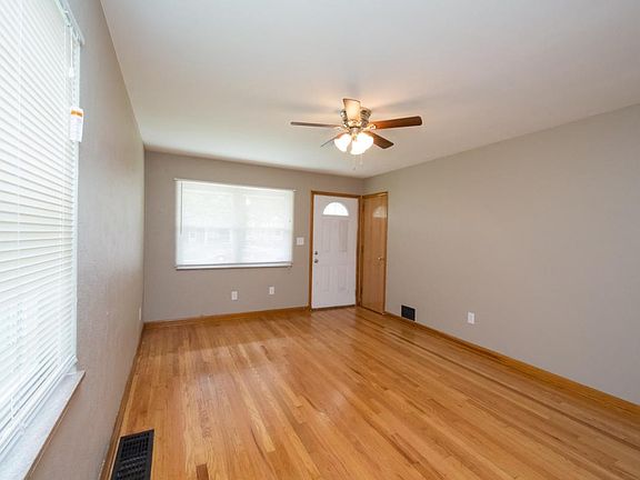 2nd image of 223 E Beechwood Ave